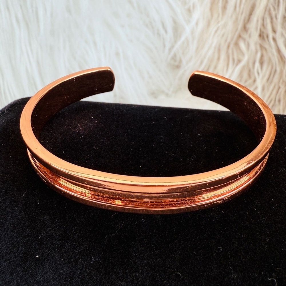 Elegant Copper-Toned Weighted Cuff Bracelet - Picture 6 of 8
